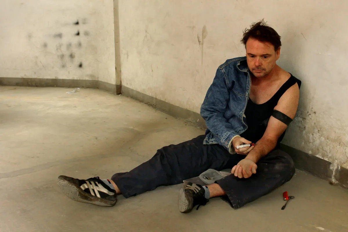 heroin-shooting-up-injecting-drugs-needles-IV-drug-use-addiction-treatment-Houston-TX